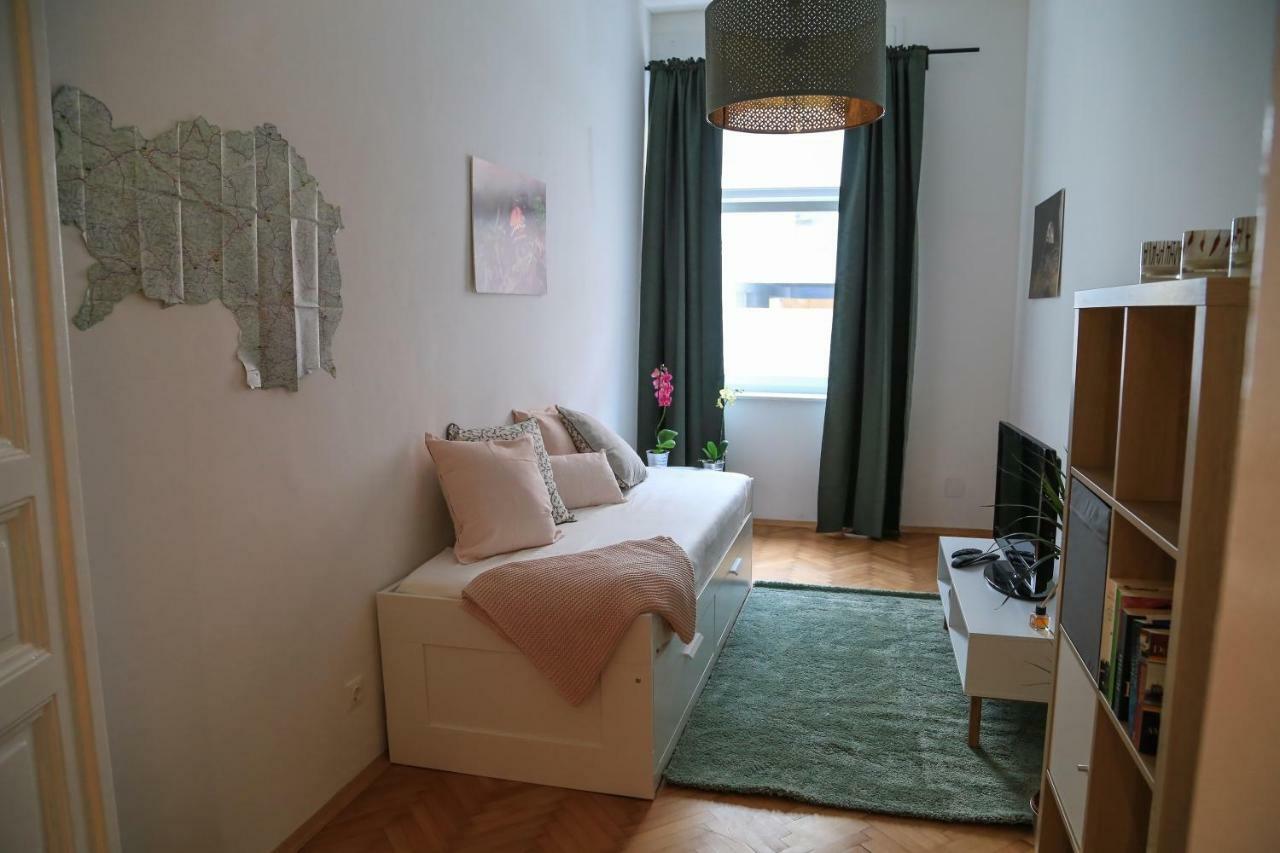 Lovely Apartment In The Heart Of Graz Exterior photo